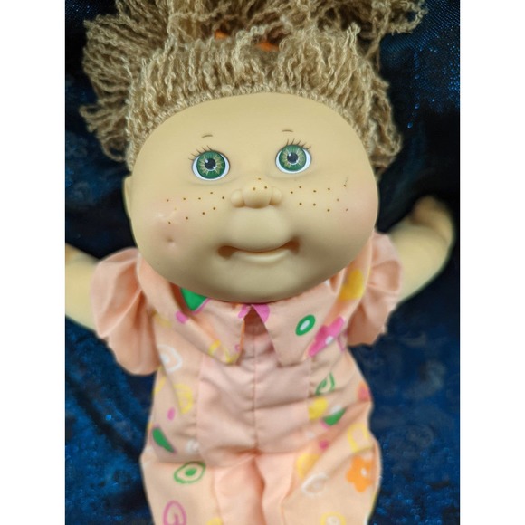 Cabbage Patch Kids First Edition 1990 Doll With Clothes - Picture 8 of 10